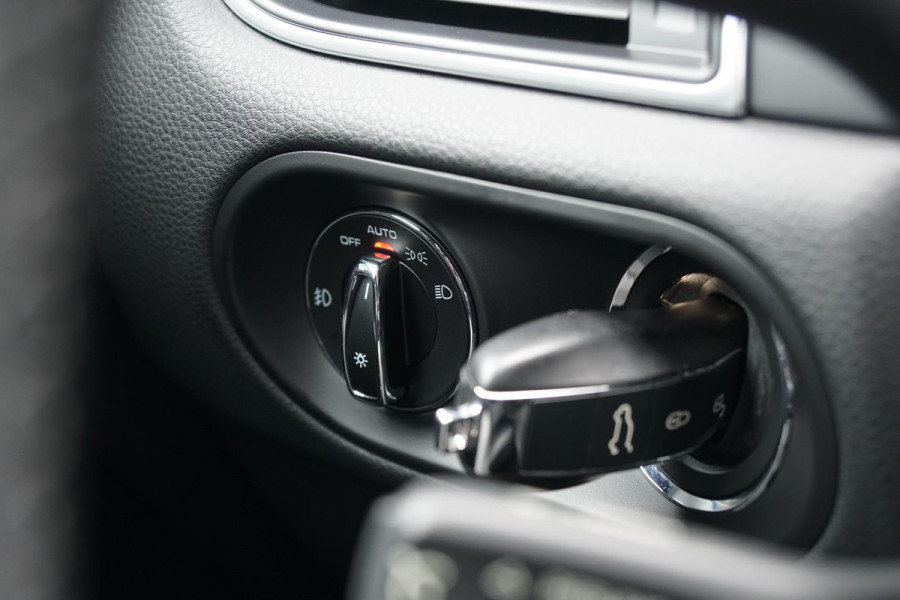 Porsche Macan 2.0 + PANORAMADAK / LUCHTVERING / 21" / MEMORY Porsche Macan 2.0 + PANORAMADAK / LUCHTVERING / 21" / MEMORY