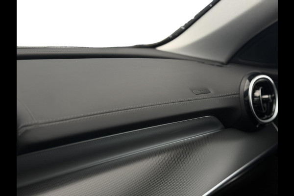 Mercedes-Benz C-Klasse Estate 180 AMG Line|Pano Trekhaak Cruise Camera Stoelverw. Sfeerverlichting Dodehoek Carplay& Android auto Mercedes-Benz C-Klasse Estate 180 AMG Line|Pano Trekhaak Cruise Camera Stoelverw. Sfeerverlichting Dodehoek Carplay& Android auto