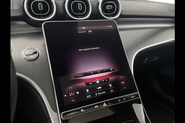 Mercedes-Benz C-Klasse Estate 180 AMG Line|Pano Trekhaak Cruise Camera Stoelverw. Sfeerverlichting Dodehoek Carplay& Android auto Mercedes-Benz C-Klasse Estate 180 AMG Line|Pano Trekhaak Cruise Camera Stoelverw. Sfeerverlichting Dodehoek Carplay& Android auto