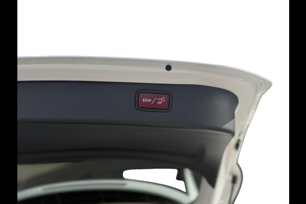 Mercedes-Benz C-Klasse Estate 180 AMG Line|Pano Trekhaak Cruise Camera Stoelverw. Sfeerverlichting Dodehoek Carplay& Android auto Mercedes-Benz C-Klasse Estate 180 AMG Line|Pano Trekhaak Cruise Camera Stoelverw. Sfeerverlichting Dodehoek Carplay& Android auto