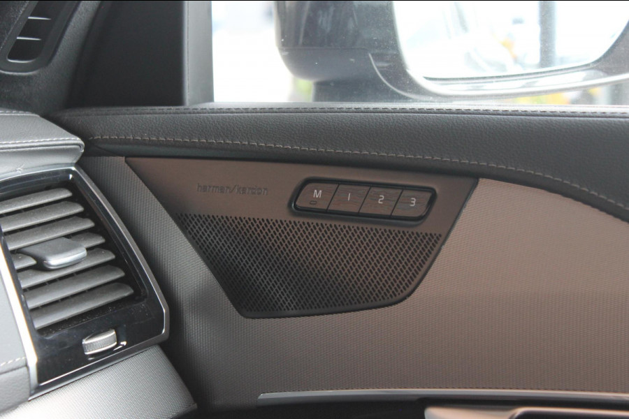 Volvo XC90 T8 455PK Automaat Recharge AWD Ultimate Bright Long Range / Panoramisch schuif-kanteldak / Luchtvering / Semi elektrisch wegklapbare trekhaak / 21" lichtmetalen velgen Volvo XC90 T8 455PK Automaat Recharge AWD Ultimate Bright Long Range / Panoramisch schuif-kanteldak / Luchtvering / Semi elektrisch wegklapbare trekhaak / 21" lichtmetalen velgen