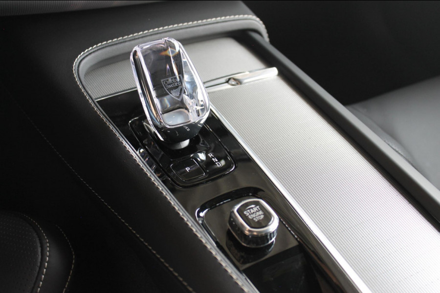 Volvo XC90 T8 455PK Automaat Recharge AWD Ultimate Bright Long Range / Panoramisch schuif-kanteldak / Luchtvering / Semi elektrisch wegklapbare trekhaak / 21" lichtmetalen velgen Volvo XC90 T8 455PK Automaat Recharge AWD Ultimate Bright Long Range / Panoramisch schuif-kanteldak / Luchtvering / Semi elektrisch wegklapbare trekhaak / 21" lichtmetalen velgen