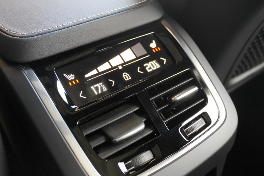 Volvo XC90 T8 455PK Automaat Recharge AWD Ultimate Bright Long Range / Panoramisch schuif-kanteldak / Luchtvering / Semi elektrisch wegklapbare trekhaak / 21" lichtmetalen velgen Volvo XC90 T8 455PK Automaat Recharge AWD Ultimate Bright Long Range / Panoramisch schuif-kanteldak / Luchtvering / Semi elektrisch wegklapbare trekhaak / 21" lichtmetalen velgen
