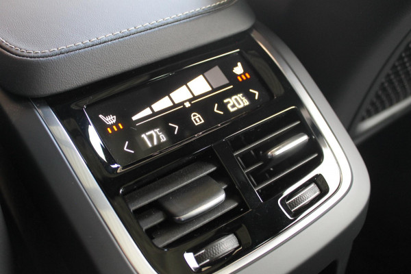 Volvo XC90 T8 455PK Automaat Recharge AWD Ultimate Bright Long Range / Panoramisch schuif-kanteldak / Luchtvering / Semi elektrisch wegklapbare trekhaak / 21" lichtmetalen velgen Volvo XC90 T8 455PK Automaat Recharge AWD Ultimate Bright Long Range / Panoramisch schuif-kanteldak / Luchtvering / Semi elektrisch wegklapbare trekhaak / 21" lichtmetalen velgen