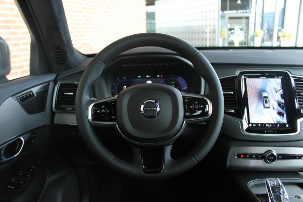 Volvo XC90 T8 455PK Automaat Recharge AWD Ultimate Bright Long Range / Panoramisch schuif-kanteldak / Luchtvering / Semi elektrisch wegklapbare trekhaak / 21" lichtmetalen velgen Volvo XC90 T8 455PK Automaat Recharge AWD Ultimate Bright Long Range / Panoramisch schuif-kanteldak / Luchtvering / Semi elektrisch wegklapbare trekhaak / 21" lichtmetalen velgen