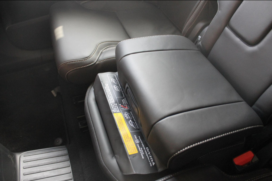 Volvo XC90 T8 455PK Automaat Recharge AWD Ultimate Bright Long Range / Panoramisch schuif-kanteldak / Luchtvering / Semi elektrisch wegklapbare trekhaak / 21" lichtmetalen velgen Volvo XC90 T8 455PK Automaat Recharge AWD Ultimate Bright Long Range / Panoramisch schuif-kanteldak / Luchtvering / Semi elektrisch wegklapbare trekhaak / 21" lichtmetalen velgen