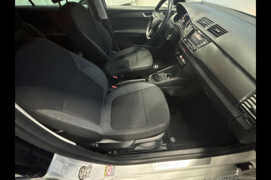 Škoda Fabia Combi 1.0 TSI Business Edition Škoda Fabia Combi 1.0 TSI Business Edition