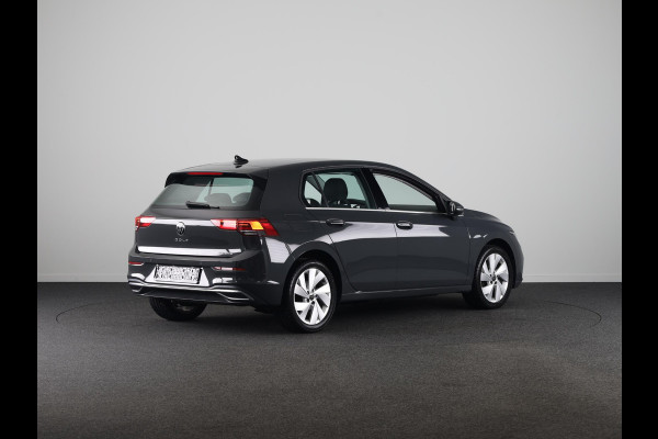 Volkswagen Golf 1.4 eHybrid Style 204 PK DSG PHEV | Navigatie | 17 inch LM velgen | Stoel- en Stuurverwarming |