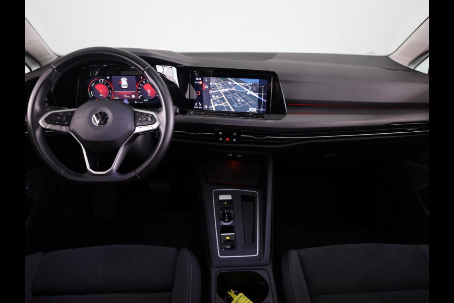 Volkswagen Golf 1.4 eHybrid Style 204 PK DSG PHEV | Navigatie | 17 inch LM velgen | Stoel- en Stuurverwarming |
