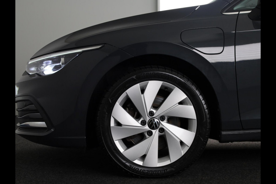 Volkswagen Golf 1.4 eHybrid Style 204 PK DSG PHEV | Navigatie | 17 inch LM velgen | Stoel- en Stuurverwarming |