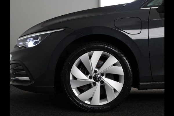 Volkswagen Golf 1.4 eHybrid Style 204 PK DSG PHEV | Navigatie | 17 inch LM velgen | Stoel- en Stuurverwarming |