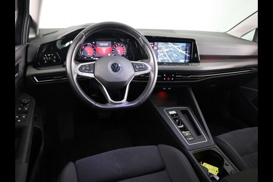 Volkswagen Golf 1.4 eHybrid Style 204 PK DSG PHEV | Navigatie | 17 inch LM velgen | Stoel- en Stuurverwarming |
