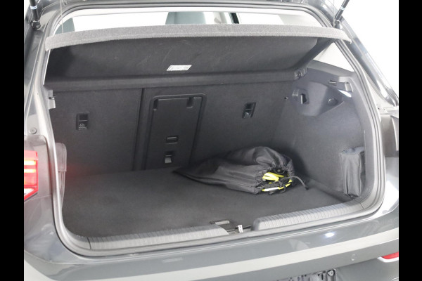Volkswagen Golf 1.4 eHybrid Style 204 PK DSG PHEV | Navigatie | 17 inch LM velgen | Stoel- en Stuurverwarming |