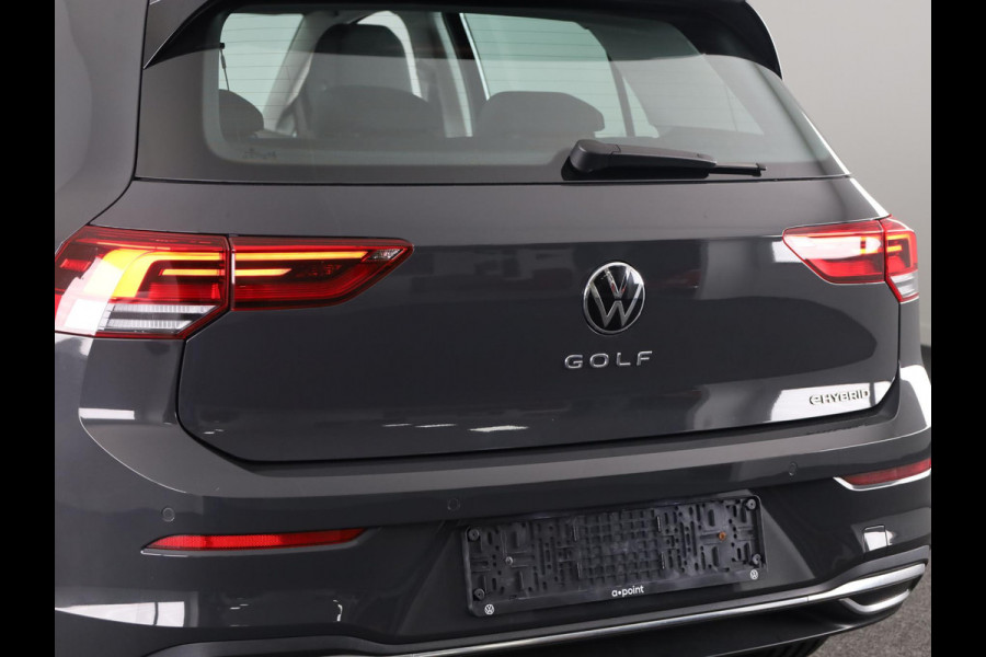 Volkswagen Golf 1.4 eHybrid Style 204 PK DSG PHEV | Navigatie | 17 inch LM velgen | Stoel- en Stuurverwarming |