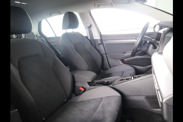 Volkswagen Golf 1.4 eHybrid Style 204 PK DSG PHEV | Navigatie | 17 inch LM velgen | Stoel- en Stuurverwarming |