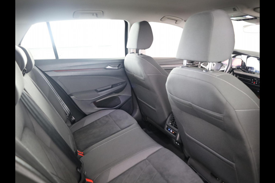 Volkswagen Golf 1.4 eHybrid Style 204 PK DSG PHEV | Navigatie | 17 inch LM velgen | Stoel- en Stuurverwarming |