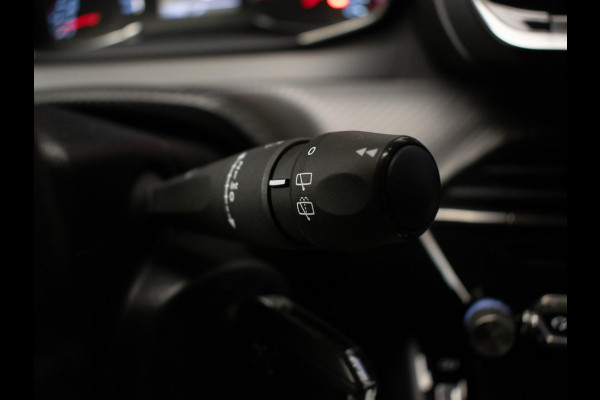 Peugeot 208 1.2 PureTech Active Sport (APPLE CARPLAY,NAVI,CRUISE,PDC,CLIMATE,LED,WHITE EDITION,SPORTSTOELEN,NETTE STAAT) Peugeot 208 1.2 PureTech Active Sport (APPLE CARPLAY,NAVI,CRUISE,PDC,CLIMATE,LED,WHITE EDITION,SPORTSTOELEN,NETTE STAAT)