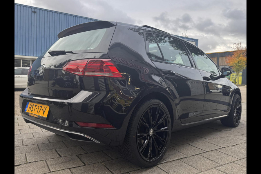 Volkswagen Golf 1.0 TSI Business Edition - Panorama dak I Navigatie I Airco I LED I PDC I "19"Sport velgen I Dealer onderhouden