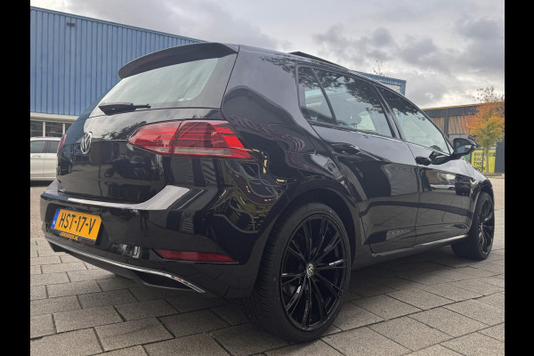 Volkswagen Golf 1.0 TSI Business Edition - Panorama dak I Navigatie I Airco I LED I PDC I "19"Sport velgen I Dealer onderhouden