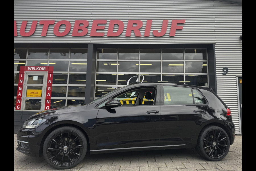 Volkswagen Golf 1.0 TSI Business Edition - Panorama dak I Navigatie I Airco I LED I PDC I "19"Sport velgen I Dealer onderhouden
