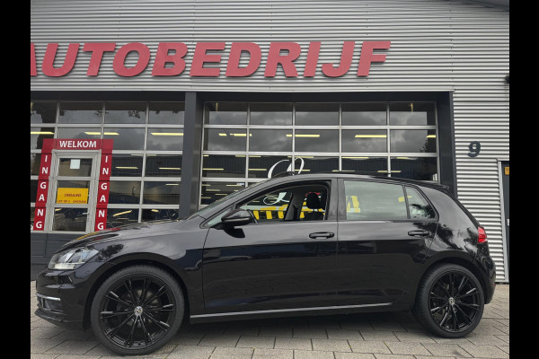 Volkswagen Golf 1.0 TSI Business Edition - Panorama dak I Navigatie I Airco I LED I PDC I "19"Sport velgen I Dealer onderhouden