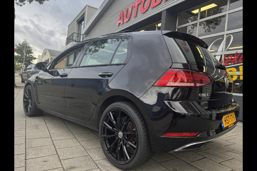 Volkswagen Golf 1.0 TSI Business Edition - Panorama dak I Navigatie I Airco I LED I PDC I "19"Sport velgen I Dealer onderhouden
