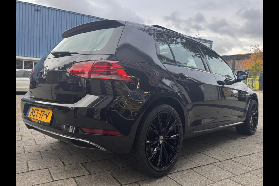 Volkswagen Golf 1.0 TSI Business Edition - Panorama dak I Navigatie I Airco I LED I PDC I "19"Sport velgen I Dealer onderhouden