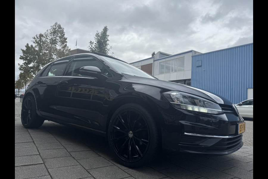Volkswagen Golf 1.0 TSI Business Edition - Panorama dak I Navigatie I Airco I LED I PDC I "19"Sport velgen I Dealer onderhouden