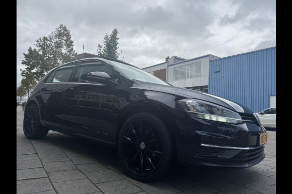 Volkswagen Golf 1.0 TSI Business Edition - Panorama dak I Navigatie I Airco I LED I PDC I "19"Sport velgen I Dealer onderhouden