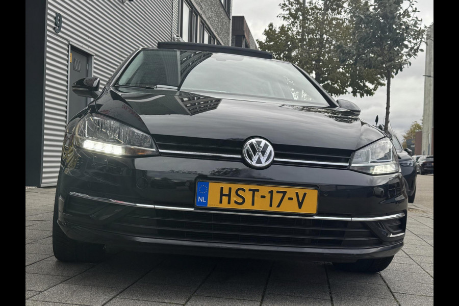 Volkswagen Golf 1.0 TSI Business Edition - Panorama dak I Navigatie I Airco I LED I PDC I "19"Sport velgen I Dealer onderhouden