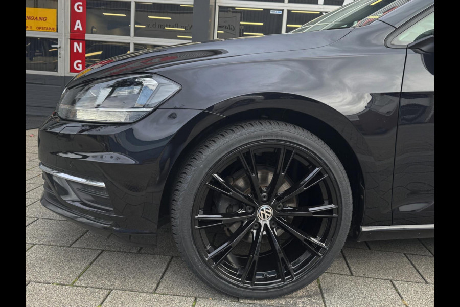 Volkswagen Golf 1.0 TSI Business Edition - Panorama dak I Navigatie I Airco I LED I PDC I "19"Sport velgen I Dealer onderhouden