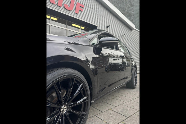 Volkswagen Golf 1.0 TSI Business Edition - Panorama dak I Navigatie I Airco I LED I PDC I "19"Sport velgen I Dealer onderhouden