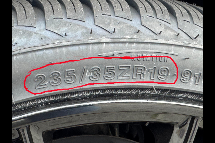 Volkswagen Golf 1.0 TSI Business Edition - Panorama dak I Navigatie I Airco I LED I PDC I "19"Sport velgen I Dealer onderhouden