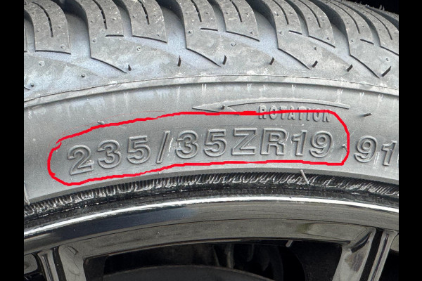 Volkswagen Golf 1.0 TSI Business Edition - Panorama dak I Navigatie I Airco I LED I PDC I "19"Sport velgen I Dealer onderhouden