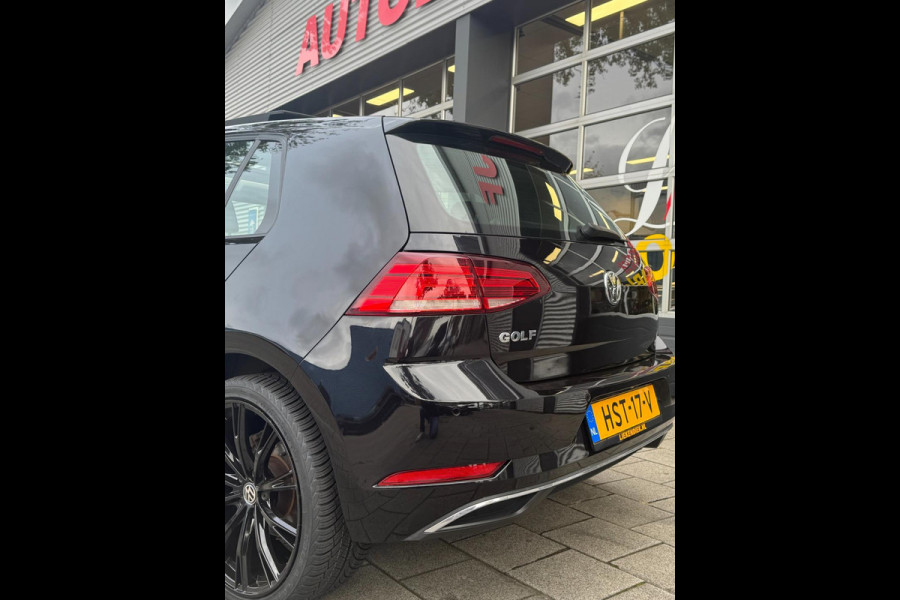 Volkswagen Golf 1.0 TSI Business Edition - Panorama dak I Navigatie I Airco I LED I PDC I "19"Sport velgen I Dealer onderhouden