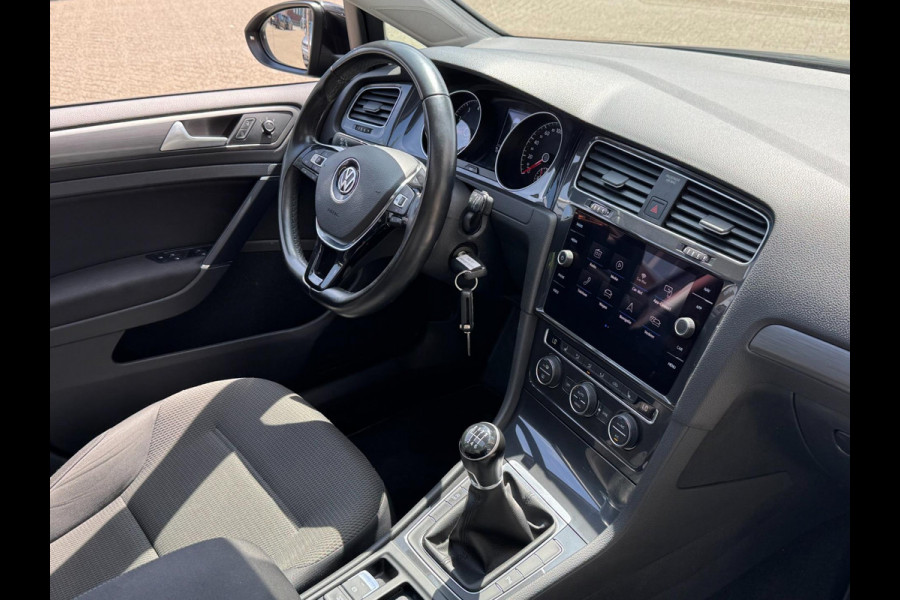 Volkswagen Golf 1.0 TSI Business Edition - Panorama dak I Navigatie I Airco I LED I PDC I "19"Sport velgen I Dealer onderhouden