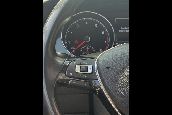 Volkswagen Golf 1.0 TSI Business Edition - Panorama dak I Navigatie I Airco I LED I PDC I "19"Sport velgen I Dealer onderhouden