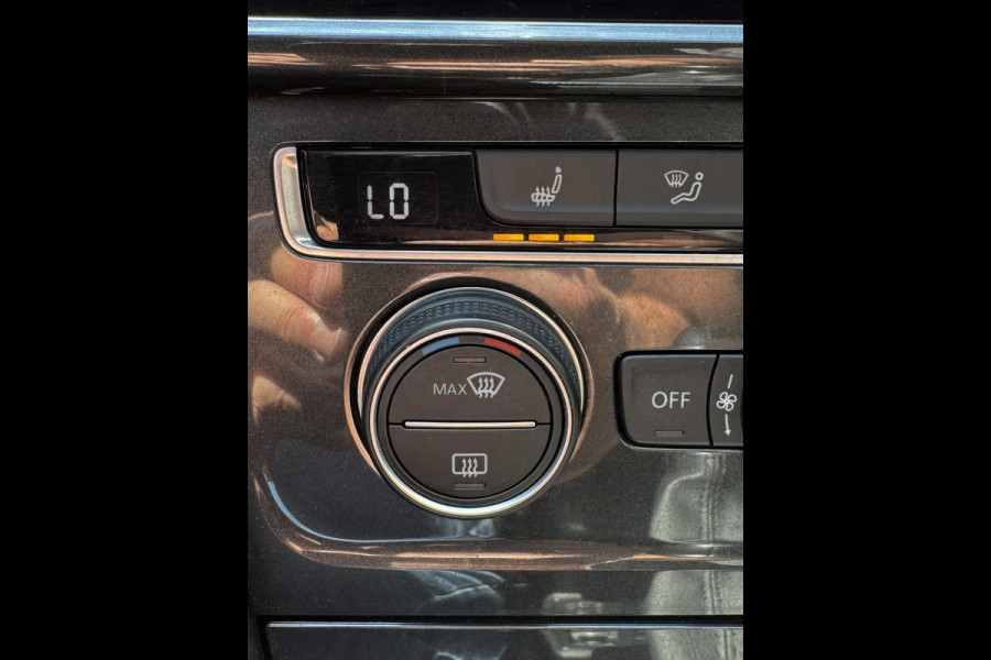 Volkswagen Golf 1.0 TSI Business Edition - Panorama dak I Navigatie I Airco I LED I PDC I "19"Sport velgen I Dealer onderhouden