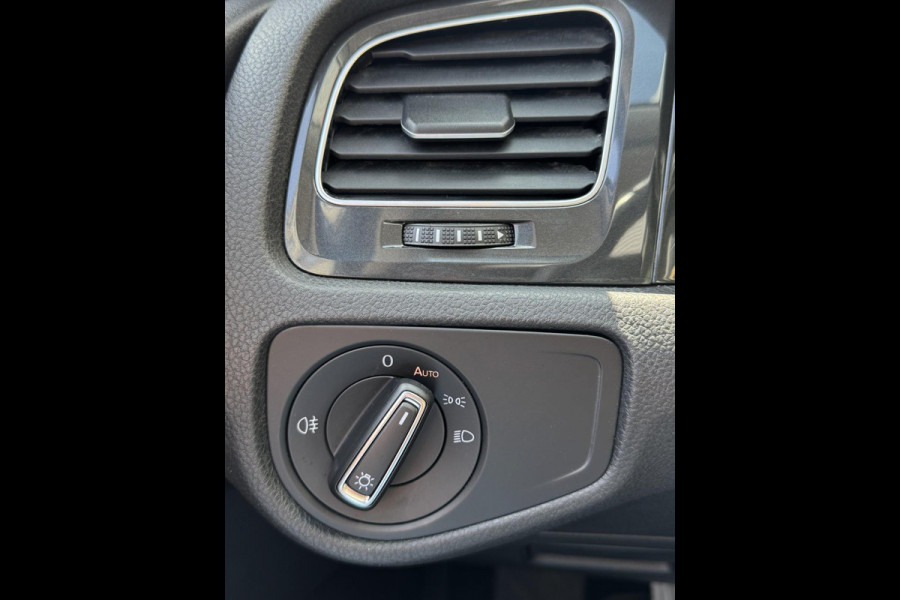 Volkswagen Golf 1.0 TSI Business Edition - Panorama dak I Navigatie I Airco I LED I PDC I "19"Sport velgen I Dealer onderhouden