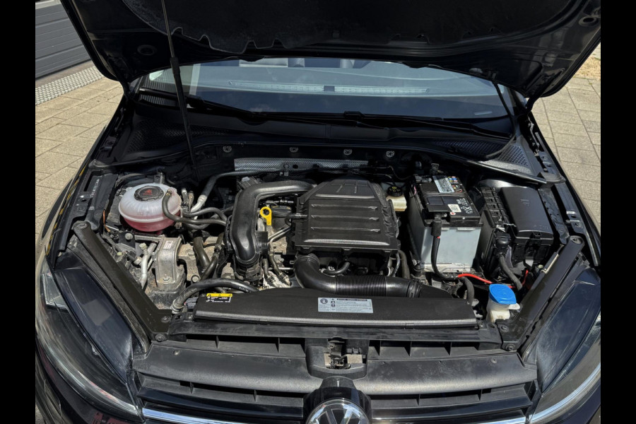 Volkswagen Golf 1.0 TSI Business Edition - Panorama dak I Navigatie I Airco I LED I PDC I "19"Sport velgen I Dealer onderhouden