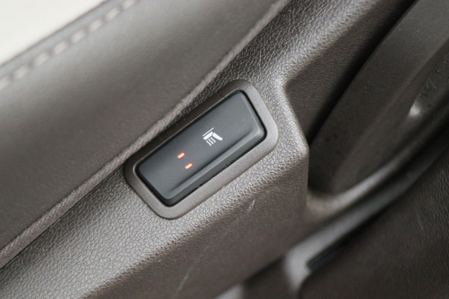 Renault Espace 1.8 TCe Limousin 7p. Verwarmde Voorruit, Camera, Apple Carplay, Cruise, LED, DAB, PDC, 19'' Renault Espace 1.8 TCe Limousin 7p. Verwarmde Voorruit, Camera, Apple Carplay, Cruise, LED, DAB, PDC, 19''