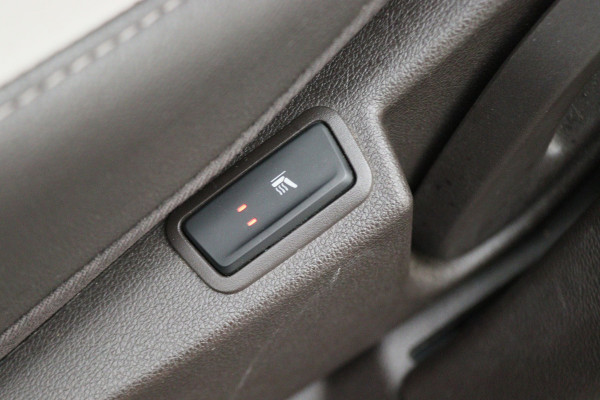Renault Espace 1.8 TCe Limousin 7p. Verwarmde Voorruit, Camera, Apple Carplay, Cruise, LED, DAB, PDC, 19'' Renault Espace 1.8 TCe Limousin 7p. Verwarmde Voorruit, Camera, Apple Carplay, Cruise, LED, DAB, PDC, 19''