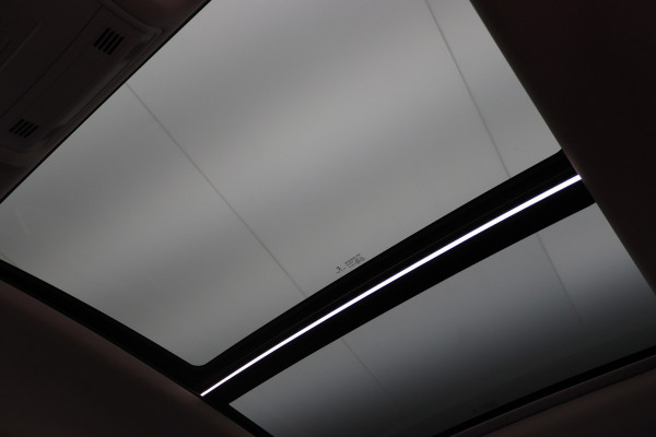 Volkswagen T-Roc 1.5 TSI Style Business Panoramadak, Stoel/Stuurverwarming, Camera, ACC, Apple Carplay, 17''