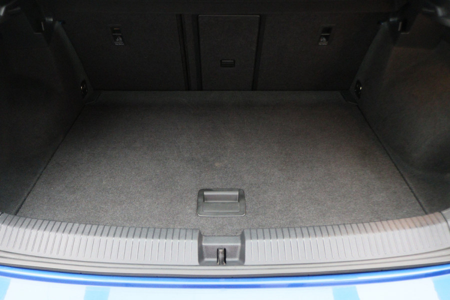 Volkswagen T-Roc 1.5 TSI Style Business Panoramadak, Stoel/Stuurverwarming, Camera, ACC, Apple Carplay, 17''