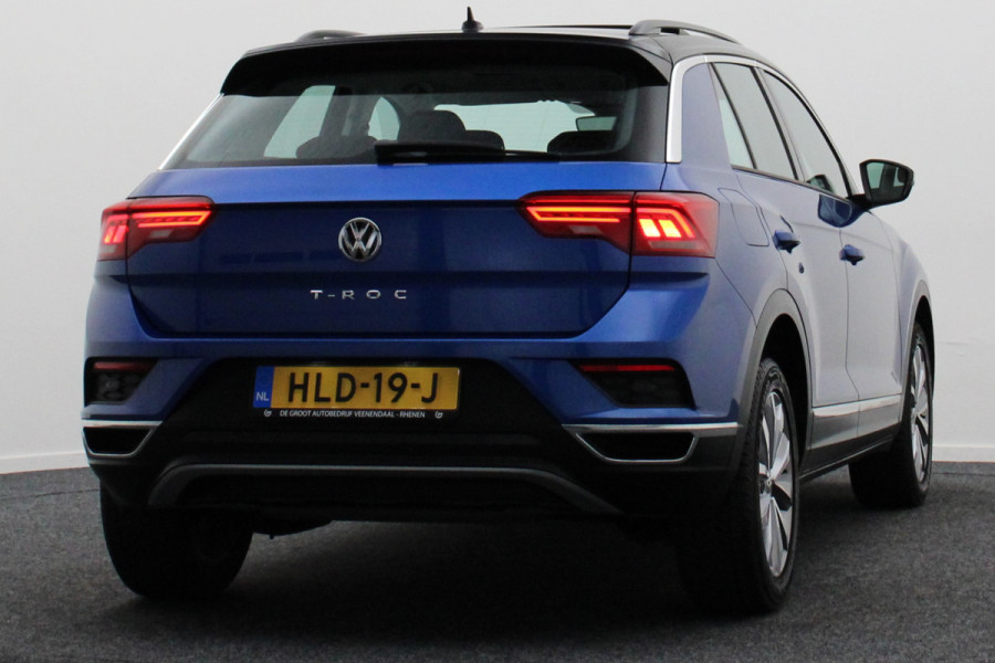 Volkswagen T-Roc 1.5 TSI Style Business Panoramadak, Stoel/Stuurverwarming, Camera, ACC, Apple Carplay, 17''