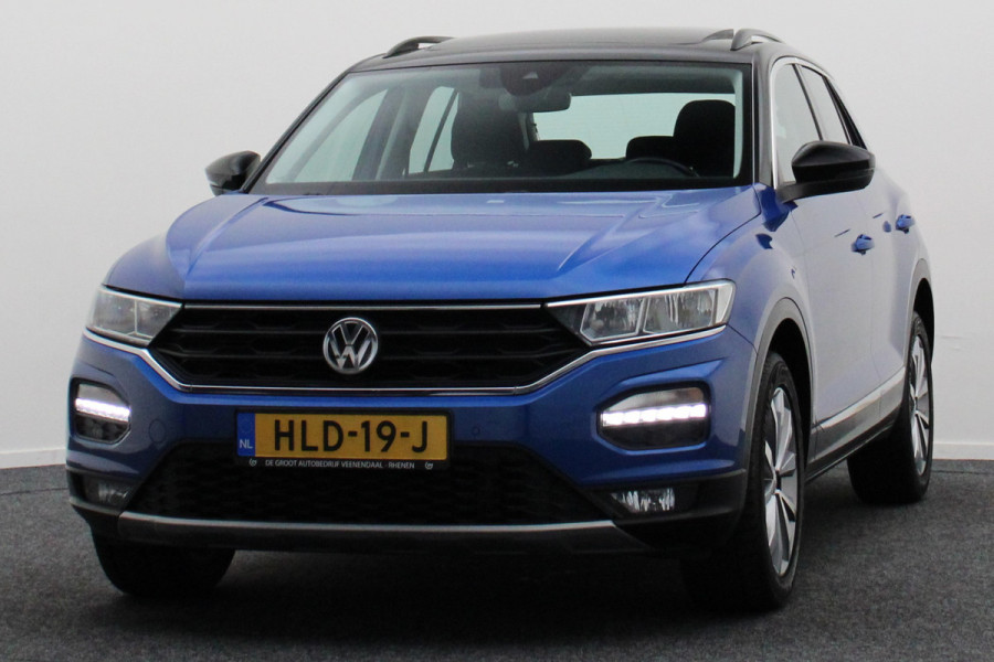 Volkswagen T-Roc 1.5 TSI Style Business Panoramadak, Stoel/Stuurverwarming, Camera, ACC, Apple Carplay, 17''