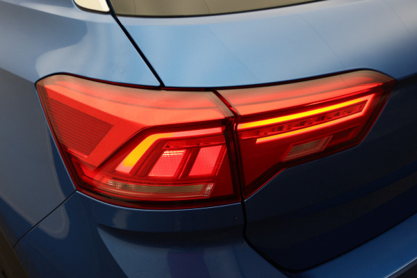 Volkswagen T-Roc 1.5 TSI Style Business Panoramadak, Stoel/Stuurverwarming, Camera, ACC, Apple Carplay, 17''