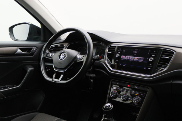 Volkswagen T-Roc 1.5 TSI Style Business Panoramadak, Stoel/Stuurverwarming, Camera, ACC, Apple Carplay, 17''