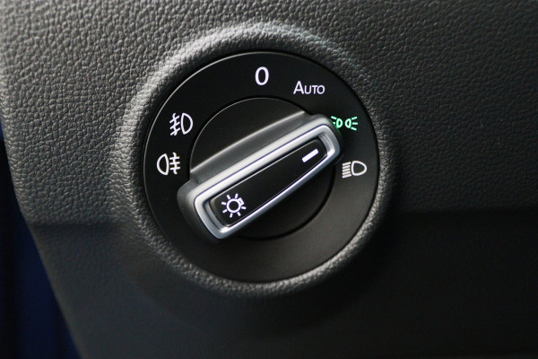 Volkswagen T-Roc 1.5 TSI Style Business Panoramadak, Stoel/Stuurverwarming, Camera, ACC, Apple Carplay, 17''