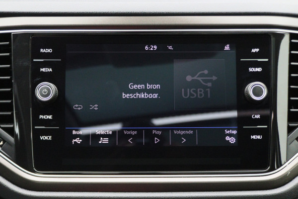 Volkswagen T-Roc 1.5 TSI Style Business Panoramadak, Stoel/Stuurverwarming, Camera, ACC, Apple Carplay, 17''